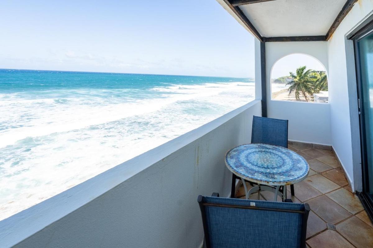 4 Bedroom Kikita Beach Villa Oceanfront W Pool Dorado Exterior photo